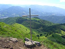 Cruz en la cima de Herniozabal