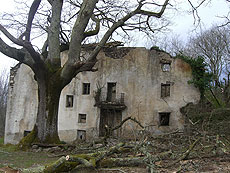 Foto del caserío en ruinas