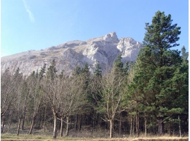 Ampliar vista del monte Udalaitz desde Kanpazar. Ampliar
