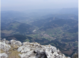 Vista desde la cima de Aitxuri. Ampliar