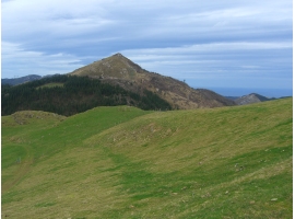 Monte Gaintxipia desde Otarre. Ampliar