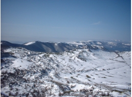 Paisaje nevado desde la cima de Aizkorri (Mendi). Ampliar
